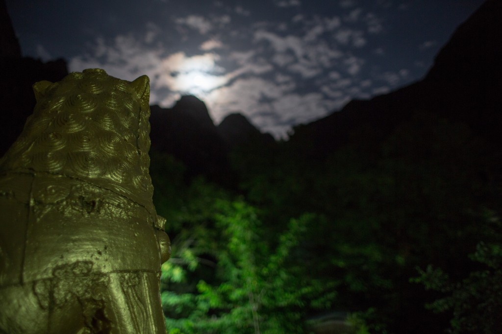 Moonlight above Huashan