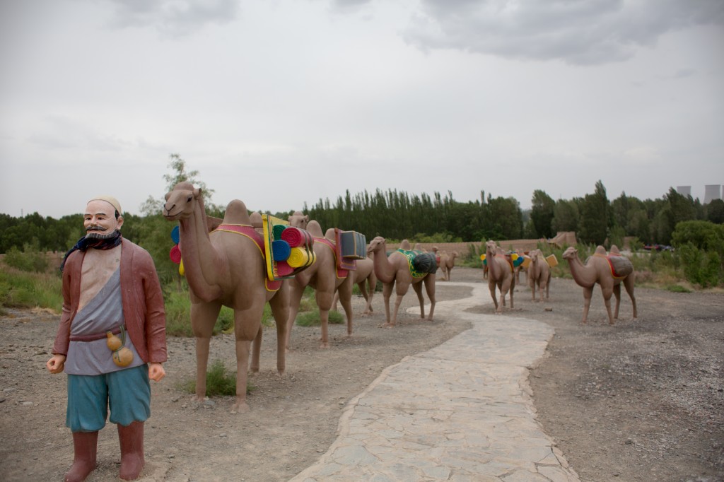 Fakish Silk Road Statues
